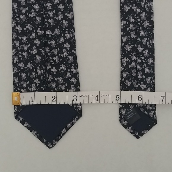 Saks Fifth Avenue Necktie Men Os Black Floral Silk Made In Italy Nib225s New — image 4 of 6